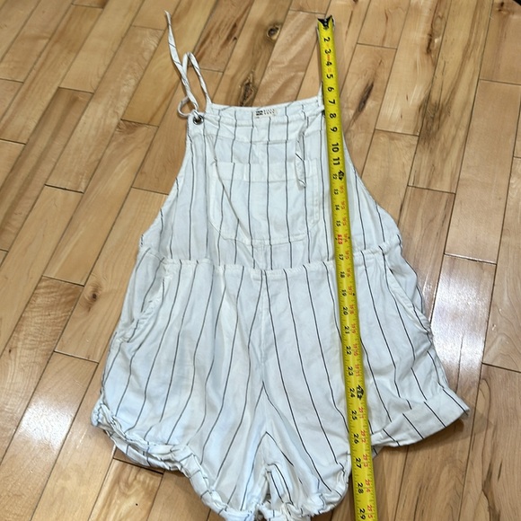 Billabong Romper - Picture 5 of 7